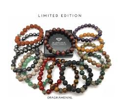 Edelstenen armband met verschillende edelstenendeze edelstenen armband is gemaakt van diverse soorten edelsteen, waaronder, amethist, tijgeroog, rozenkwarts, groene aventurine, carneool. Heren Armbanden Met Edelstenen En Pyriet Kristal Custom Made Heren Armbanden Dragi Kamen Edelstenen En Mineralen
