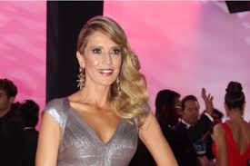 Anteriormente alejandra azcárate se convirtió en el centro de varias noticias luego de que fuera difundida información que hablaba sobre la 'crisis' personal que atravesaba la colombiana en su vida, después de la ruptura sentimental con su esposo. El Esposo De Alejandra Azcarate La Sorprendio En La Ducha Y Nos Mostro Esta Foto Tropicana Colombia