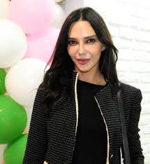 2014 yılında bu evliliğinden aslan leon harvey adında bir çocuğu dünyaya gelmiştir. Hande Ataizi Biography Height Life Story Super Stars Bio
