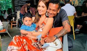 Un inesperado viaje de sara uribe desde china a colombia habría despertado las alarmas de los medios nacionales especializados en entretenimiento que rumoraban el fin de una relación entre la modelo y el futbolista freddy fredy guarín. Sara Uribe Reconocio Que Su Relacion Con Fredy Guarin No Funciono La Fm