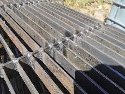 Gratarul permite in timpul coacerii separarea grasimilor de friptura. Hmetal Ro Www H Metal Ro