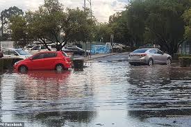Peninsula ska bara vinna det här. Freedomroo Severe Storm Hits Brisbane Causing Flash Flooding Fallen Power Lines And Trees Australiannewsreview