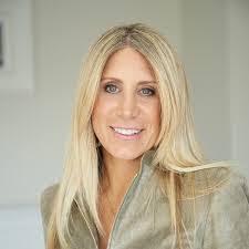 Laura Mun's Instagram, Twitter & Facebook