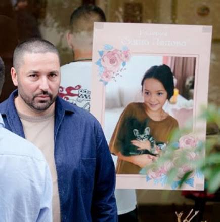 За - Майката на Сияна, която загина в катастрофата с камион се появи за  пръв път публично и застана до баща й-Снимки в първия коментар | Facebook