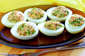 Emietter Les Jaunes Dans Un Saladier Avec Le Thon 1 C A C De Mayonnaise Du Persil Cisele Du Sel Recettes De Cuisine Recette Oeuf Dur Recette Entree Froide