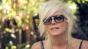 Laura Low's Instagram, Twitter & Facebook