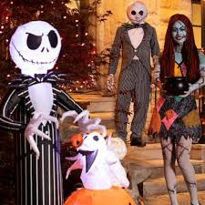 To be honest here, there are a lot of options to choose from. Halloween Decorating Themes Party City