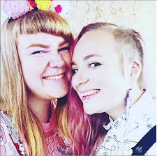 EXCLUSIVE: It's a stitch up! Fashion designer who left gastropub without  paying £56 bill following meal with her family 'failed to refund customers  after cancelling £80 crochet workshop'