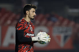 Rafael sente dores no aquecimento e desfalca o São Paulo contra o Santos