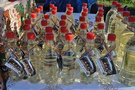 Decoctul se tine pe foc in functie de cat de tare se doreste a se face tuica. Tuica De Pere Mai Buna Decat Cea Din Prune Argumentele Lui George Bodiu Din Dumitra