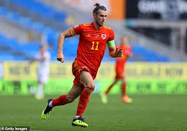 Bale captained his country during saturday's european championship match in baku and hopes were high that he'd repeat his stunning performances at euro 2016. Gareth Bale Left Out Of Wales Squad For England Clash And Nations League Games Due To Knee Injury Aktuelle Boulevard Nachrichten Und Fotogalerien Zu Stars Sternchen