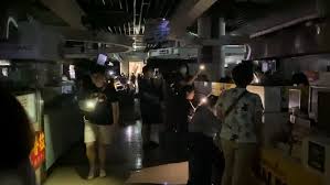 快新聞／不只停電還停水!新北樹林、板橋等地都遭殃 民視新聞網 更新於 10小時前 • 發布於 10小時前 興達電廠今下午2時許突然停機，台電緊急啟動三輪分區限電，引發全台哀號。跳電也導致供電不足，加壓站設備停止運轉， 部分地區將開始停水，包括新北市、桃園市、新竹縣市、苗栗縣內部. å¿«æ–°èž æ¿æ©‹è»Šç«™ç'°çƒå•†å ´åˆåœé›»å°éµ æœªå½±éŸ¿è»Šç«™é›»åŠ› æ°'è¦–æ–°èžç¶²
