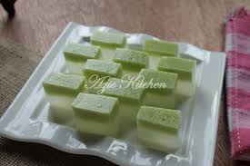 Kalau ada kenduri, ini adalah pencuci mulut yang klasik dan sesuai sangat untuk dihidangkan kepada tetamu. Agar Agar Pandan Santan Yang Sedap Dan Mudah Azie Kitchen