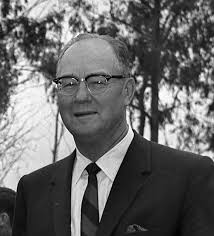 Del Webb's Instagram, Twitter & Facebook