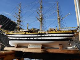 L'amerigo vespucci, regina italiana dei mari e spesso ritenuta la nave più bella del mondo, è stata varata il 22 l'altra magia della vespucci avviene proprio nel dedalo di ponti che rende la sua stiva un organismo pulsante: Amerigo Vespucci Youtube