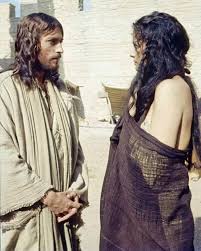 Filmul a fost realizat de franco zeffirelli, in anul 1977. Cum AratÄƒ Robert Powell Actorul Care L A Jucat Pe Iisus Din Nazaret La 74 De Ani StrÄƒine Vedete Unica Ro