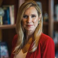 Lizzy Yates's Instagram, Twitter & Facebook