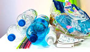 Como opción alternativa puedes comprar agua en botellas. Como Se Esta Avanzando En El Reciclaje De Plasticos Complejos Actualidad Retema