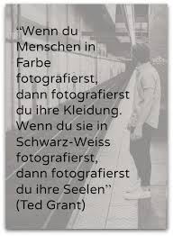 Wenn Du Menschen In Farbe Fotografierst Dann Fotografierst Du Ihre Kleidung Wenn Du Sie In Schwarz Weiss Fot Fotografie Zitat Fotografie Spruche Gute Zitate