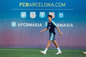 Riqui Puig Y La Cinta Metrica Deportes El Pais Riqui puig dilaporkan tak mau meninggalkan barcelona. riqui puig y la cinta metrica