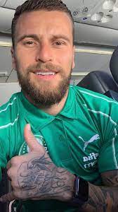 Lucas lima ретвитнул(а) comentarios sinceros do craque neto. Nagila Luz Nana Da Vila On Twitter Gente O Lucas Lima Fez Cirurgia Na Orelha Ne