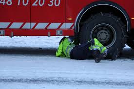 Vi følger norske bilbergere som redder lastebiler og trailere fra isete fjellveier. Ice Road Rescue National Geographic For Everyone In Everywhere