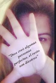 Zurdos son aquellas personas con tendencia natural a utilizar preferentemente el lado izquierdo del cuerpo, ya sea la mano o el pié, siendo una incógnita la explicación científica real de porqué las personas somos diestras o zurdas. 16 Ideas De Zurdos Zurdos Dia Del Zurdo Frases De Zurdos