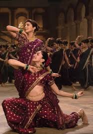 First Look Deepika Padukone And Priyanka Chopra S Incredible Face Off In Bajirao Mastani Indian Celebrities Bollywood Dance Fashion Trend Inspiration