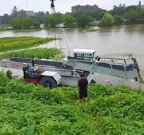 Barco cosechador de malezas acuáticas para limpieza de ríos con control hidráulico completo, ancho de corte de 2 m, motor de 30-50 HP