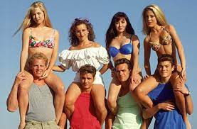 By the time the series ended, tori spelling (donna), jennie garth (kelly), brian austin green (david) and ian ziering (steve) remained the four . Serien Aus Den 90ern Beverly Hills 90210 Ein Blick Zuruck Kultur Stuttgarter Nachrichten