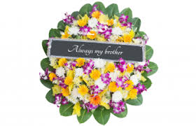 Sympathy greeting card features an illustration of flowers and graceful leaves with gold foil accents paired with a heartfelt message of condolence in spanish. What To Write On A Funeral Wreath Heartfelt Messages Lovetoknow