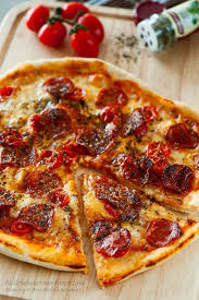 Easy Peasy Pizza With Mozzarella And Salami Art Culinaire Nourriture Recette