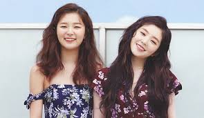 Red velvet（ 朝鮮語： 레드벨벳 le deu bel bet ；日语： レッドベルベット reddo berubetto ）是由韓國 sm娛樂旗下2014年所推出的女子組合，也是繼2009年的f(x)后，時隔五年再度推出女子組合。 同時，red velvet亦為sm娛樂所推出「sm rookies」計劃的女子團體，由irene、seulgi、wendy、joy及yeri共五位成員組成，並由. Red Velvet S Irene Seulgi To Debut As Sub Unit Sbs Popasia