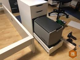 Ikea schreibtisch schwarz mit tischplatte linnmon, schubladen alex und zwei beinen. Kuchenblock Im Schienensystem Des Vw Bus T5 T6 Auf Basis Von Ikea Alex Vanclan De