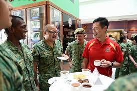 Ong ye kung (sq) politico singaporiano (it); Ong Ye Kung After Almost 30 Years Since My Enlistment In Facebook