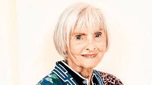 Sie starb am mittwoch in berlin nach kurzer krankheit im alter von 90 jahren. Jahre Und Erfahrungen Pragen Auch Den Humor