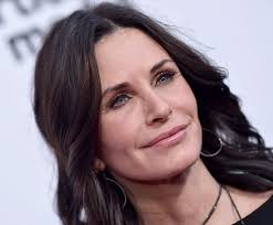 Courteney cox played the very organized monica geller on friends from 1994 to 2004. Courteney Cox Debuts A Fresh New Fringe