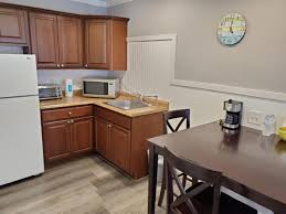 Coronado island inn is a few minutes' drive from the historical naval aircraft carrier uss midway museum. Coronado Island Inn San Diego Updated 2021 Prices