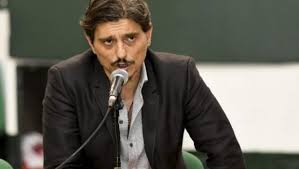 Ο δημήτρης γιαννακόπουλος ο οποίος είναι ιδιαίτερα ενεργός στους λογαριασμούς του στα μέσα κοινωνικής δικτύωσης, αποφάσισε να εξηγήσει με ένα instagram story τον λόγο που ο ίδιος επέλεξε. Dhmhtrhs Giannakopoylos Pagenews Gr