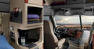 Very Cool Big Rig I D Like To Have An Rv Like This Semi Trucks Interior Truck Interior Freightliner Trucks