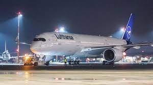 Bitte wenden sie sich deshalb bei weiteren fragen sowie bei anliegen bezüglich ihrer. Rekordflug Ab Hamburg Airbus Der Lufthansa Landet Auf Den Falklandinseln Stern De