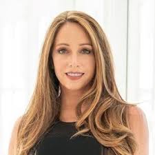 Michelle Dery's Instagram, Twitter & Facebook