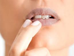 Oleh karena itu, bila kamu ingin mengatasi bibir yang hitam mulailah terlebih dahulu untuk mengurangi kebiasaan merokok ataupun mengonsumsi kafein secara berlebih. 10 Petua Wanita Boleh Amal Atasi Masalah Bibir Hitam Dan Kusam Vanilla Kismis