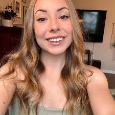 Larissa White's Instagram, Twitter & Facebook