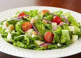 Fini les trois feuilles de salade verte qui se battent en duel dans une assiette ! 1001 Idees Delicieuses Pour Faire Une Salade Verte Originale Recette Salade Verte Salade Verte Salade Verte Composee