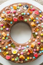 Wenn kinder sehr altersunterschiedlich sind, bei den eltern der jüngeren kinder nach fragen fragen, die nur diese kinder schatzkarte schreiben, kuchen backen, aufschneiden, die karte reinlegen, wieder zuklappen und mit schokoguss kaschieren. Einfacher Kindergeburtstagskuchen Backen Macht Glucklich
