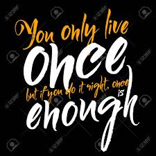 Esempi di utilizzo si vive una volta sola in inglese. Vettoriale Si Vive Una Volta Sola Ma Se Lo Fai Bene Una Volta E Sufficiente Frase Inspirational Image 37208821