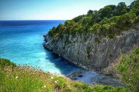 Xigia Beach Is Pebbled With Deep Spa Sea Water That Contains Sulfur Rocks Surround The Coast While A Canteen Is Situated Next T Top 10 Beaches Zakynthos Zante
