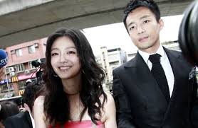 44歲女星 大s（徐熙媛） 與汪小菲結婚十年、育有一對寶貝兒女，近一年因 疫情 影響一家人分隔兩地，讓 汪小菲 時常在網上表示想念妻小，大s則是. Pnyjv01elo1fqm