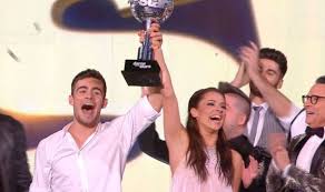 Retrouvez en exclusivité tous les replay, videos, exclus et news de danse avec les stars sur tf1. Danse Avec Les Stars Le Debrief S09 La Finale Remportee Par Clement Remiens Et Denitsa Ikonomova Danses Avec La Plume L Actualite De La Danse